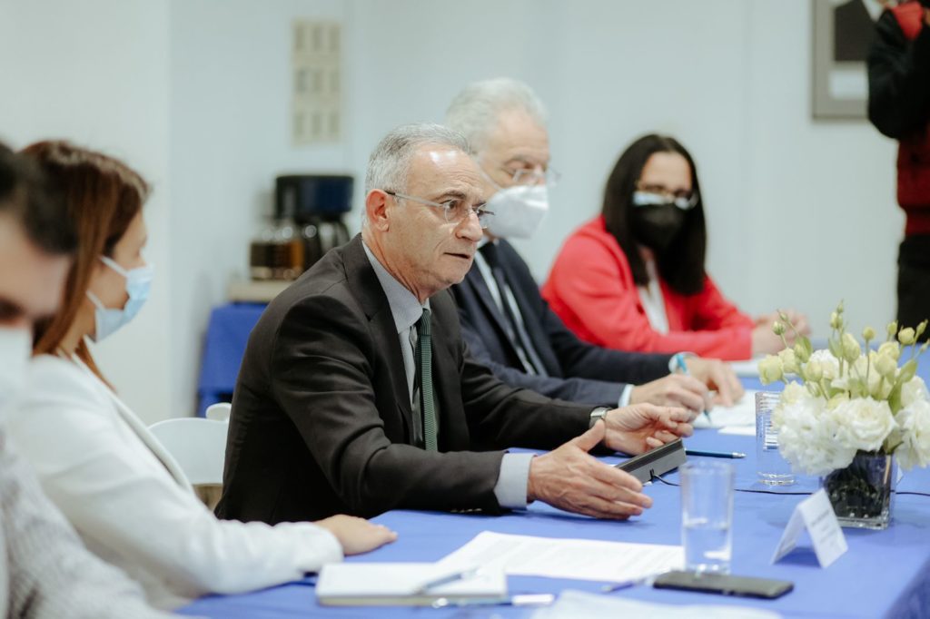 Συζήτηση στρογγυλής τραπέζης με θέμα το ολοήμερο σχολείο